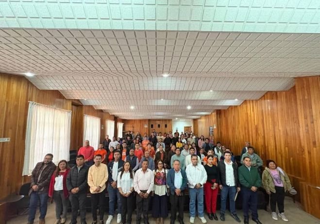 Fiscalías de Distrito Altos y Justicia Indígena capacitan a docentes de la zona escolar Zinacantán