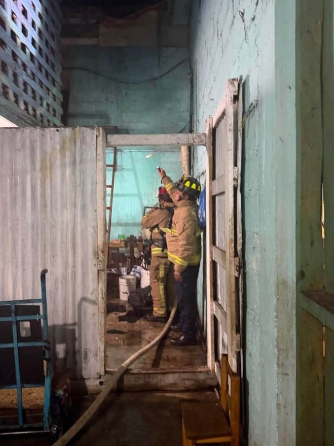 Incendio en vivienda moviliza a cuerpos de emergencia en San Crist&oacute;bal