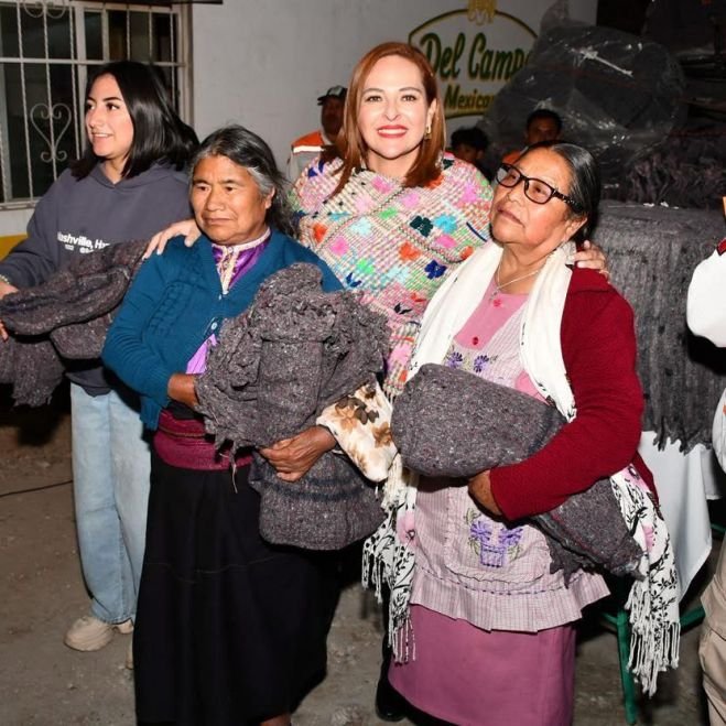 Gobierno Municipal lleva apoyo invernal a familias de San José Buenavista Oriente