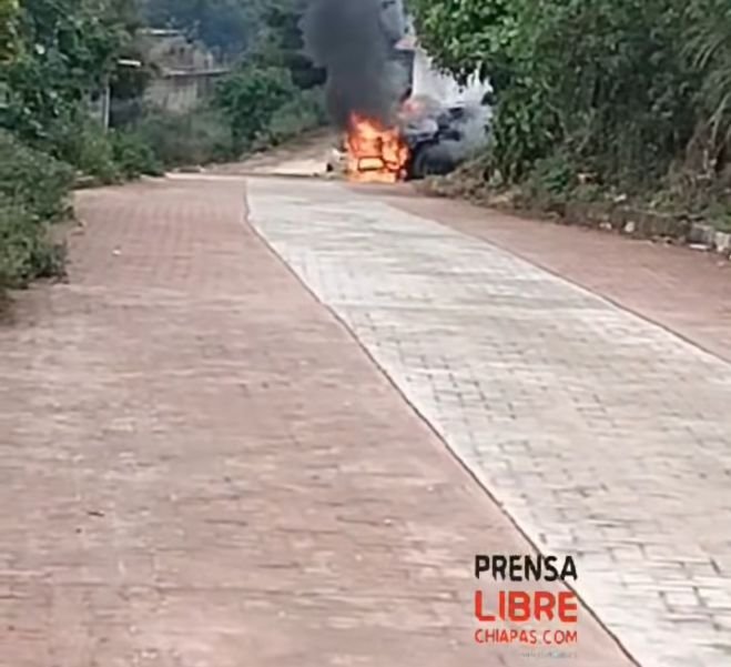 En Oxchuc incendian vehículo de ex diputada 