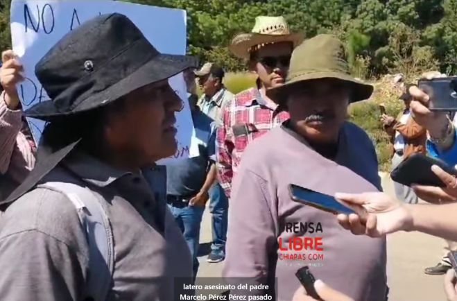 Maestros del NEI bloquean tramo SCLC-Tuxtla