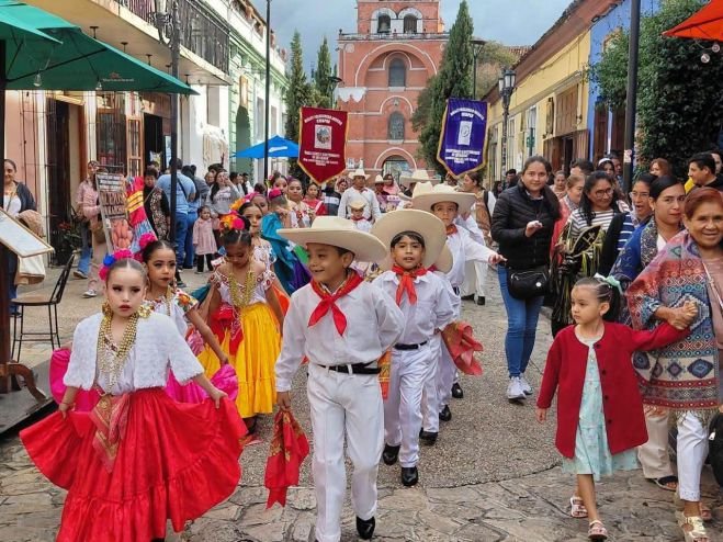 San Cristóbal se llena de color con el Tercer Festival Nacional de Folklor