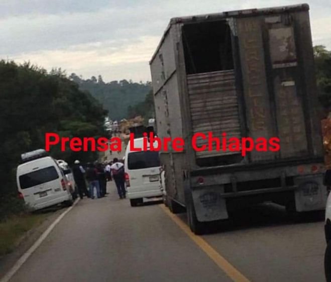 Habitantes de Teopisca bloquean carretera federal