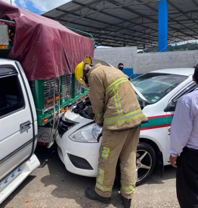 Dos lesionados deja accidente en Chamula