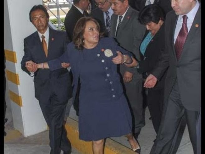 Elba Esther Gordillo solicita amparo contra detención