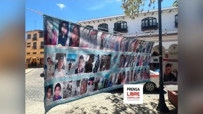 Recuerdan a víctimas de desaparición forzada con tendedero de fotografías 