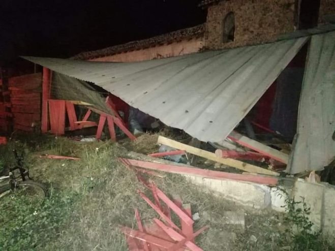 Choca contra una casa y la destruye en San Cristóbal de Las Casas 