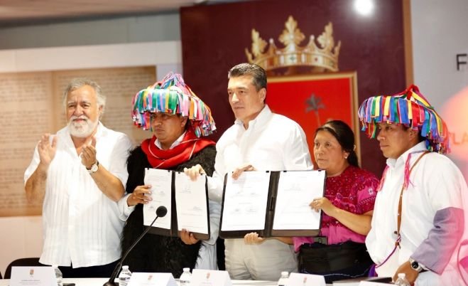 Rutilio Escandón atestigua firma de Acuerdo de no Agresión entre Aldama y Chenalhó   