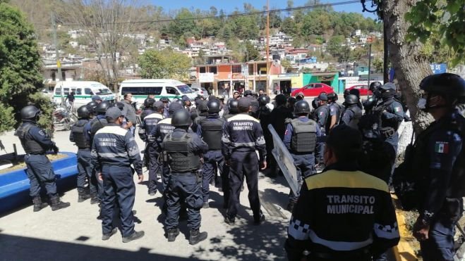 TRAS ACCIDENTE QUE DERIVÓ EN RIÑA, POLICÍA MUNICIPAL ESTABLECE ORDEN Y SANCIONA A RIJOSOS