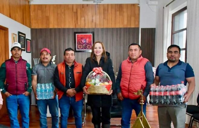 Gobierno Municipal fortalece di&aacute;logo y coordinaci&oacute;n con la comunidad Santa Cruz El Pinar