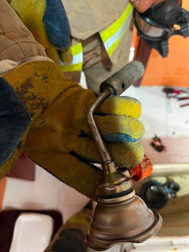 Explota soplete de gas y deja dos personas lesionadas en San Cristóbal