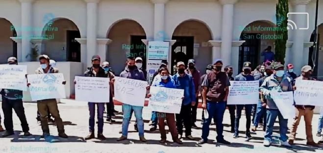 Habitantes de Flores Magón se manifiestan en Palacio de Gobierno