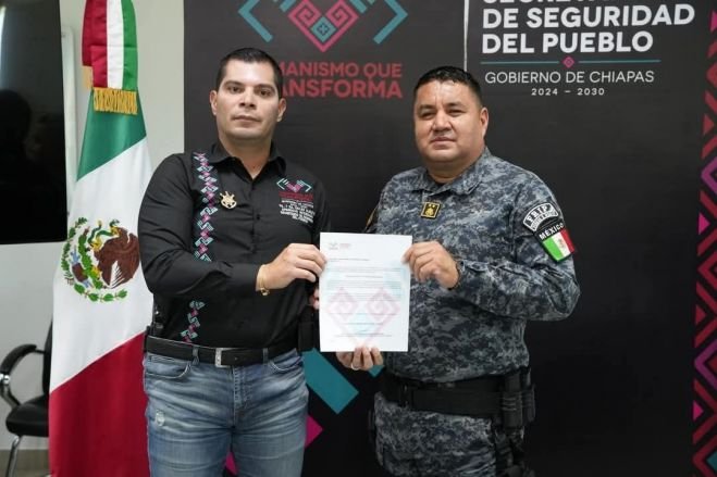 Secretario de Seguridad del Pueblo entrega nombramientos a nuevos directores