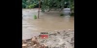 Piden extremar precauciones por deslaves y desbordamiento de río