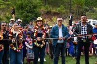 Inauguran carretera en Pinabetal para mejorar la movilidad de sus habitantes