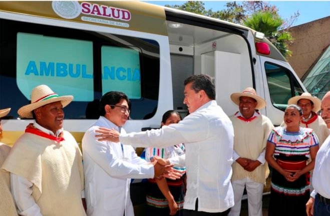 Entrega Rutilio Escandón ambulancia equipada con tecnología de punta para el municipio de Chanal