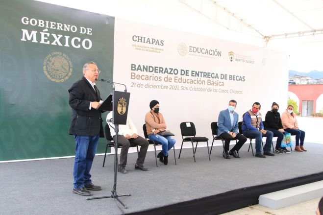 En SCLC, Rutilio Escandón arranca entrega de “Becas de Educación Básica para el Bienestar Benito Juárez