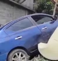 Autom&oacute;vil termina dentro de una construcci&oacute;n en Chenalh&oacute; 
