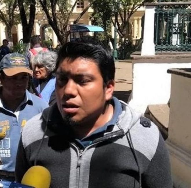 El gobierno atiende a desplazados asegura la OICH    Exigen desalojo de paramilitares del predio " Santa Catarina".