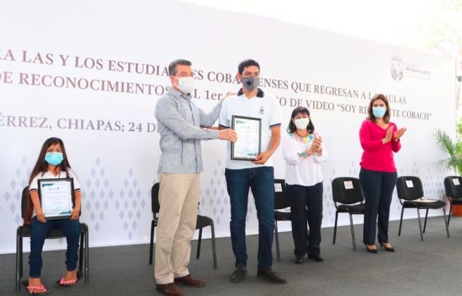 Reconocen a comunidad cobachense por regresar a clases presenciales de forma segura y disciplinada