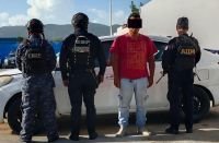 En operativo de seguridad detienen a masculino con vehículo con reporte de robo en San Cristóbal de Las Casas 