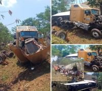 Tragedia y saqueo: Muere chofer tras volcadura y pobladores arrasan con la carga