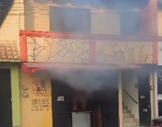 Un muerto y daños materiales deja fuerte incendio  en una taquería 