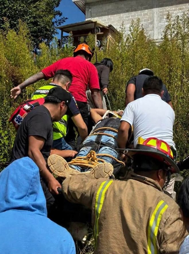 Cae a un barranco de m&aacute;s de 90 metros 