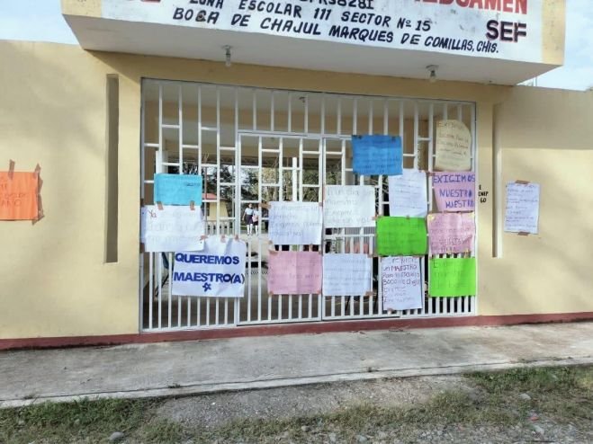 Padres de familia cierran primaria en Marqués de Comillas por falta de maestro