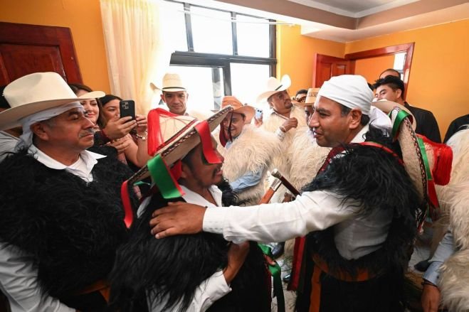 Junto al pueblo de Chamula, Eduardo Ramírez disfruta el carnaval K&#039;in Tajimoltik