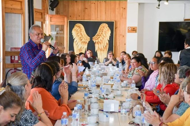 EL CANDIDATO A LA PRESIDENCIA MUNICIPAL POR EL PT, POLO MORALES, SE REÚNE CON EL COLECTIVO DE MUJERES 50+1