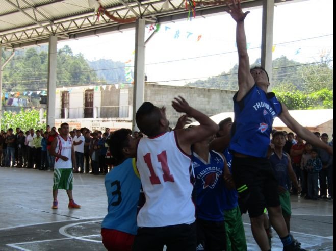 TORNEO RELÁMPAGO DE BASQUETBOL CON 72 EQUIPOS  EN EL MARÇO DE LA FERIA DE SANTIAGO APÓSTOL EN TENEJAPA, CHIAPAS.