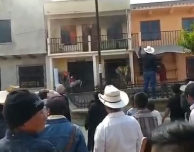 Se quema negocio en San Juan Chamula generando crisis nerviosa