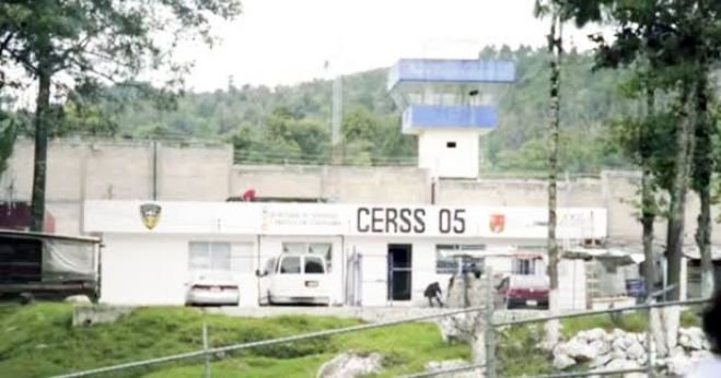 Acusan de amenazas y discriminaci&oacute;n  al director del Cerss 5