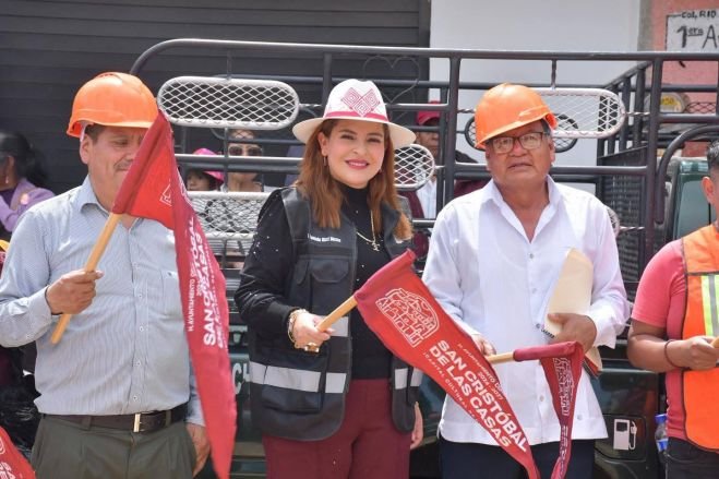 Preside Fabiola Ricci arranque de la rehabilitación de pavimentación en la colonia Río Jordán