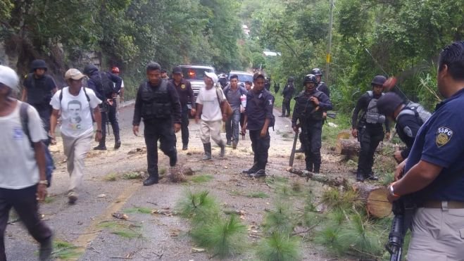 Integrantes del MOCRI-CNPA-MN se unen a las movilizaciones del FNLS