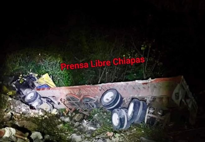 Pierde la vida chófer de tráiler en volcadura