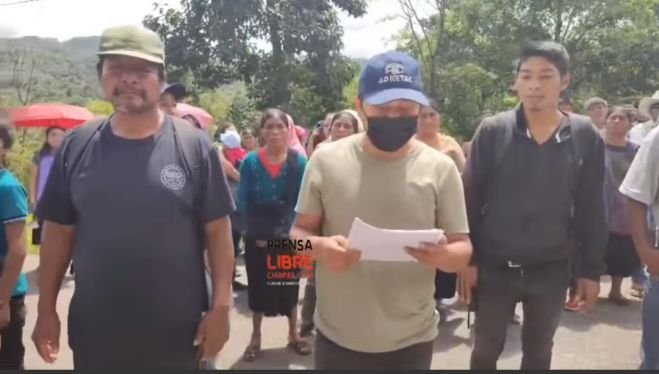 Padres de familia piden inició de clases en el Corralito