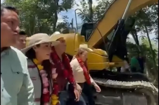 Eduardo Ram&iacute;rez lleva obras de infraestructura y apoyos productivos a Ixtacomit&aacute;n, Ixhuat&aacute;n y Tapalapa
