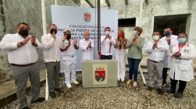 Rutilio Escandón coloca primera piedra de la Clínica para la Atención de Parto Humanizado de Tapachula  