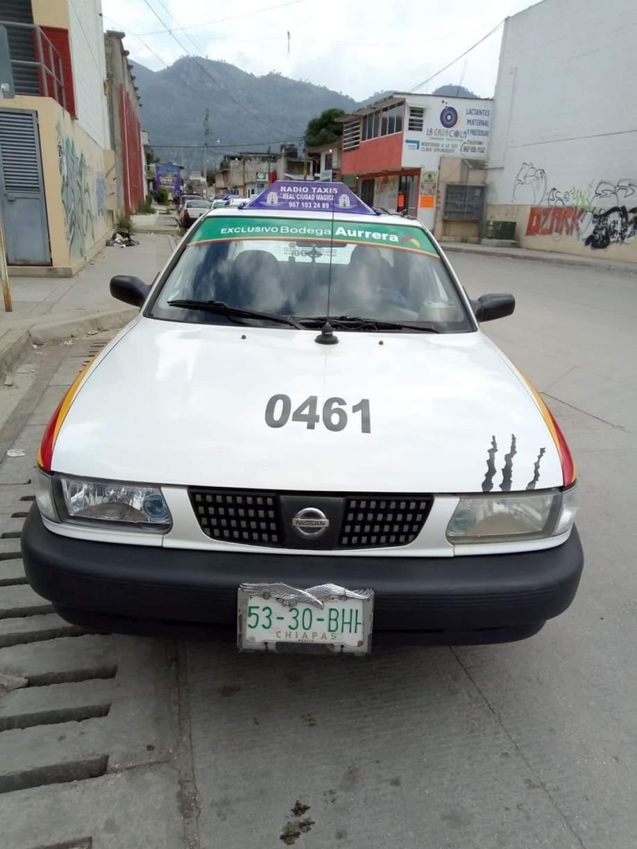 Sujetos armados golpean a taxista y le roban su unidad