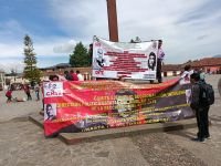 Maestros del NEI se manifiestan en la Plaza Catedral