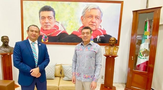 Se re&uacute;ne Rutilio Escand&oacute;n con Luis Enrique Velasco, ingeniero chiapaneco de la NASA