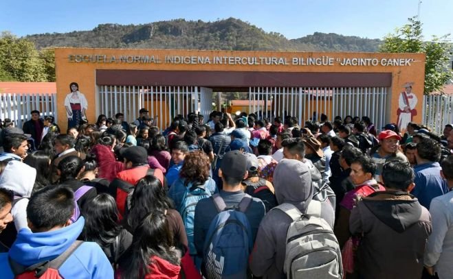 Entrega gobierno de Chiapas instalaciones a estudiantes de la Normal Jacinto Canek    
