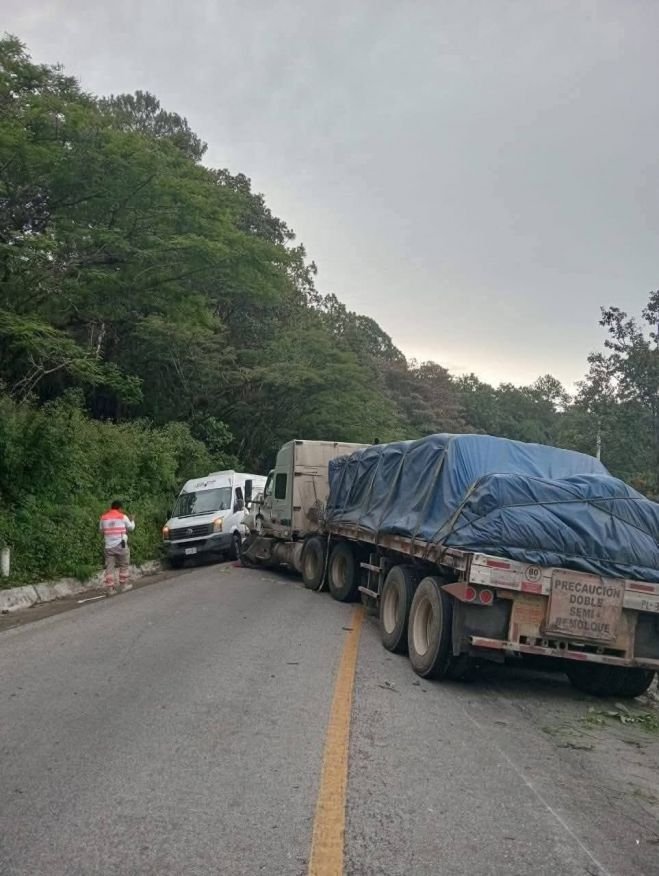 Accidente bloquea la carretera San Cristóbal-Teopisca