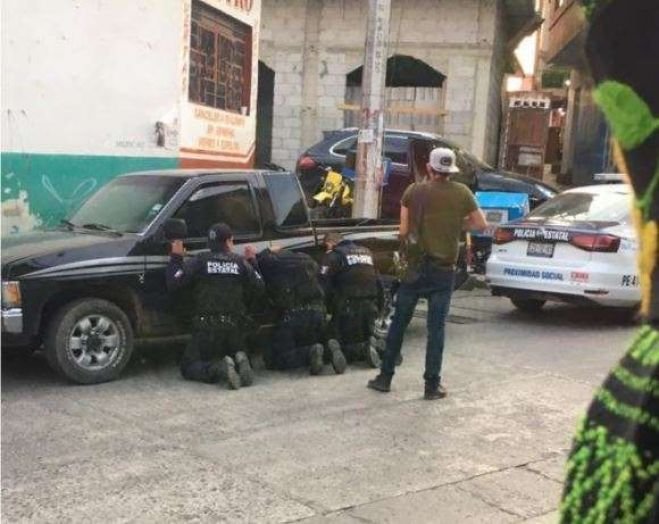 Secuestran a 8 policías estatales