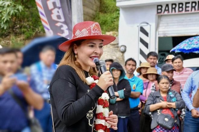 Fabiola Ricci inicia alumbrado p&uacute;blico en 17 colonias de la zona norte de San Crist&oacute;bal
