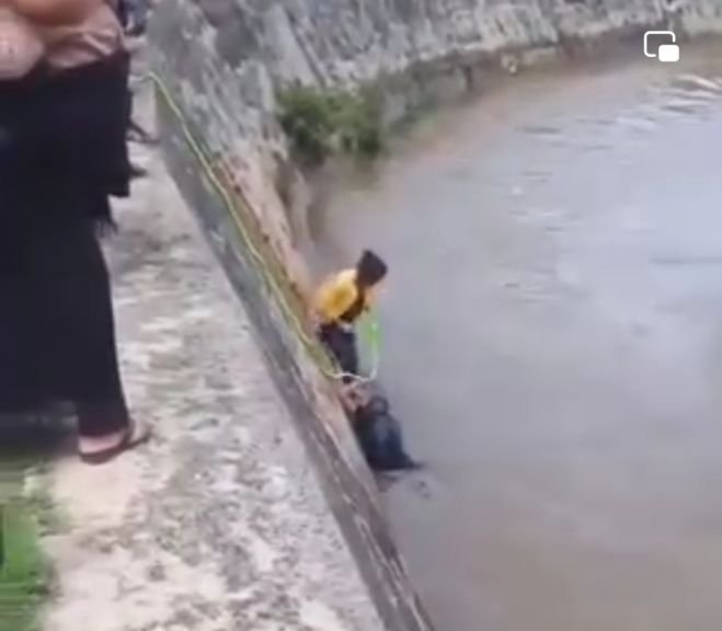 Madre salva a su hijo de ser ahogado en un río de SCLC