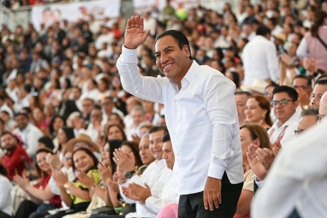 Asiste Eduardo Ramírez al Tercer Informe del gobernador de Oaxaca, Salomón Jara