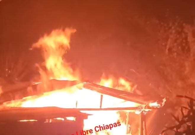 Incendio consume humilde vivienda en Chamula